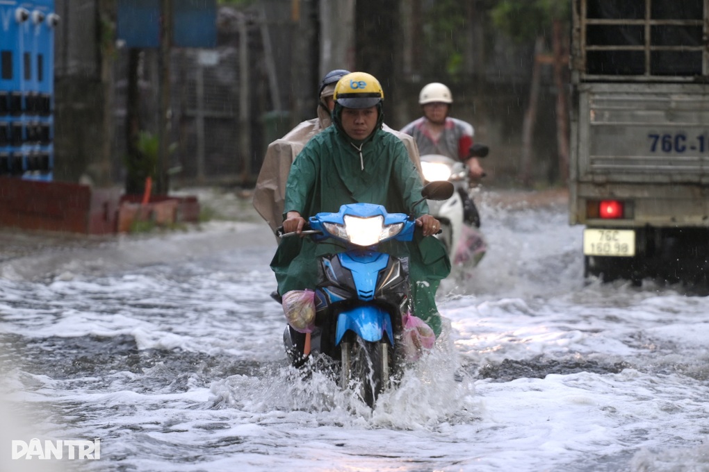 TPHCM và Nam Bộ ngày nắng, chiều tối có mưa rào - 1