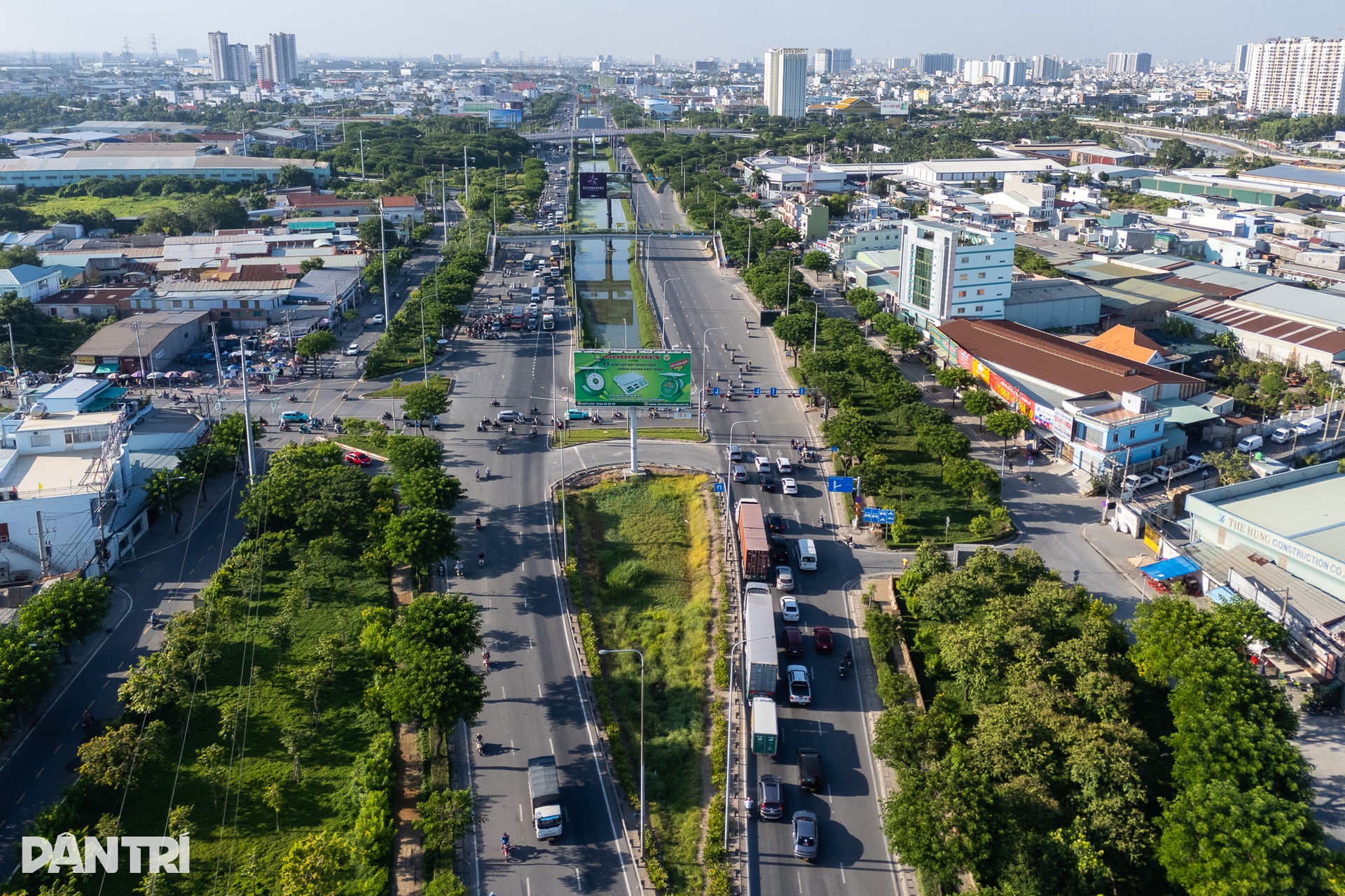 Hàng trăm hộ dân TPHCM bàn giao mặt bằng, mở rộng cửa ngõ phía Tây - 2