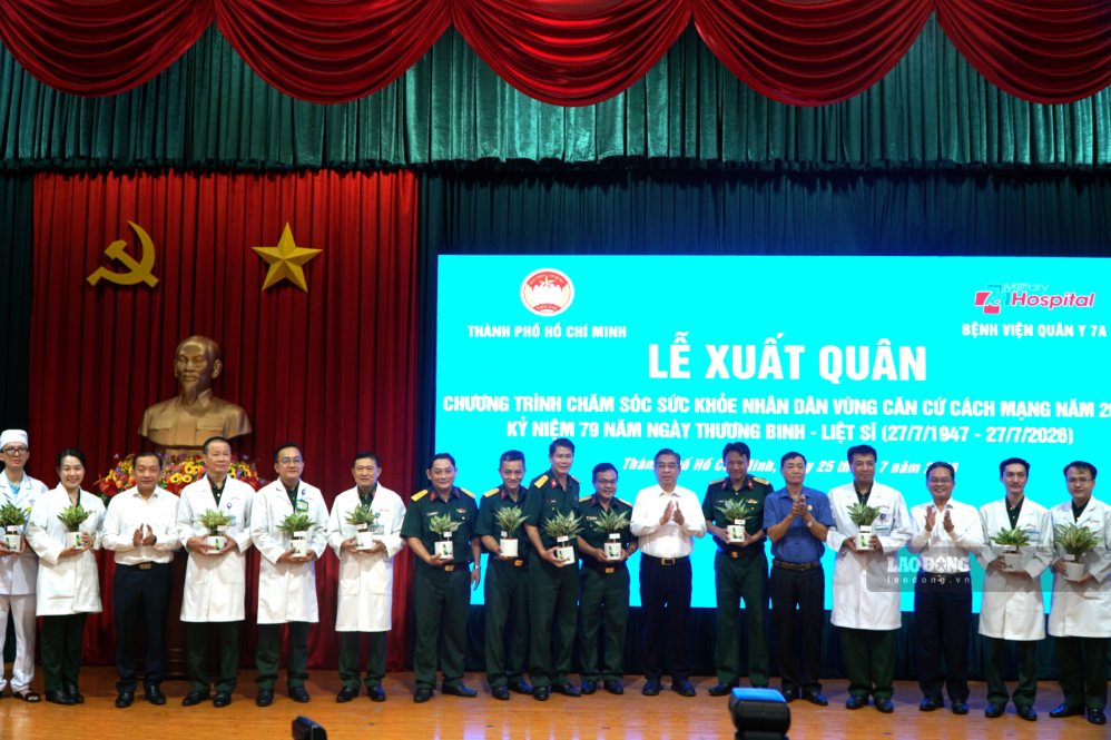 TPHCM chăm sóc sức khỏe người dân tại 10 xã vùng căn cứ cách mạng