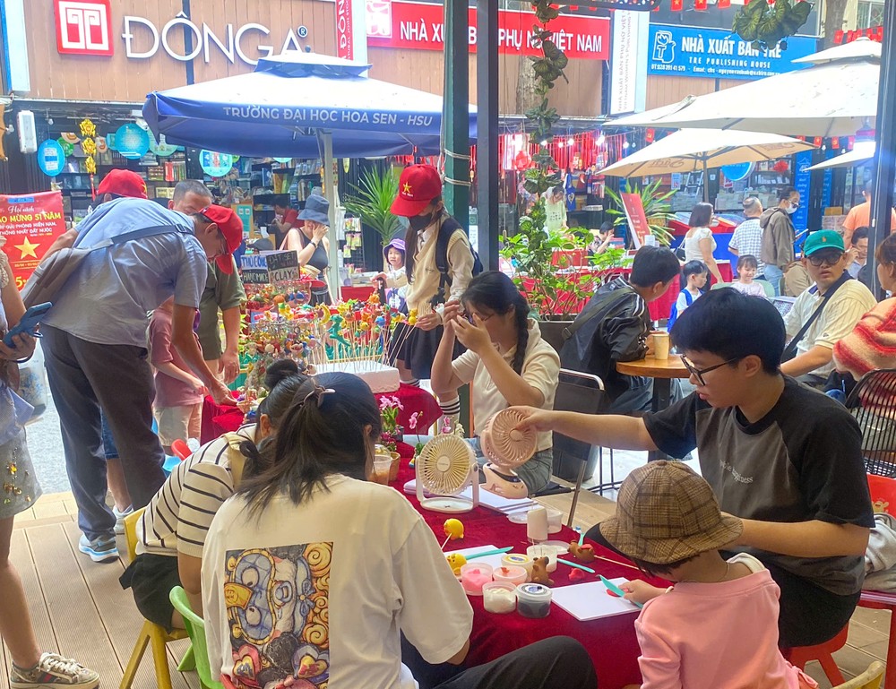 Đường sách TPHCM: 6 tháng tổng doanh thu hơn 32 tỷ đồng