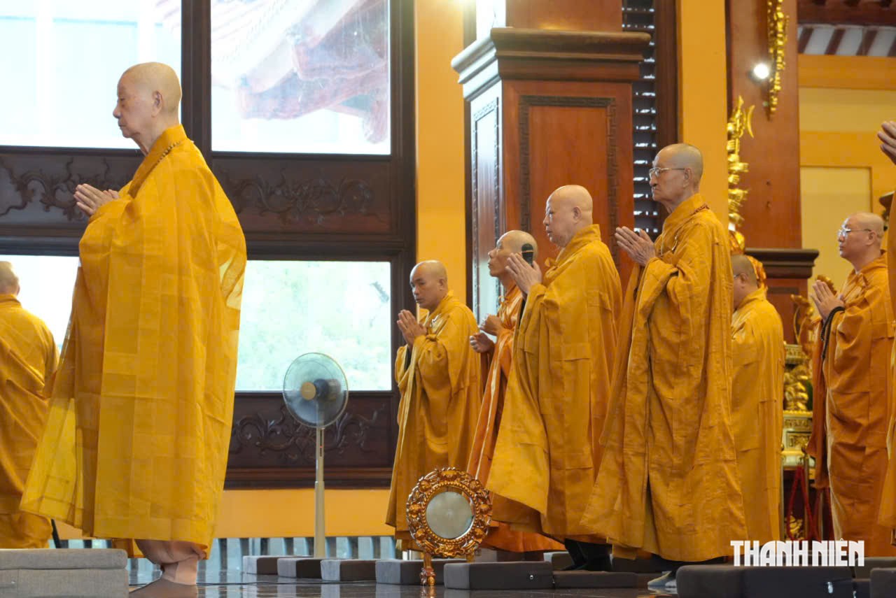 Hơn 18.000 ngôi chùa cả nước đồng loạt cử 3 hồi chuông tri ân liệt sĩ - Ảnh 4.