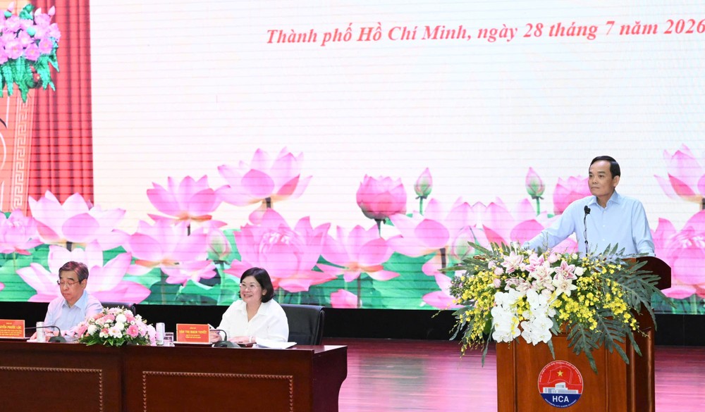 Bí thư Thành ủy TPHCM Trần Lưu Quang trả lời những nội dung của lãnh đạo các địa phương đặt ra. Ảnh: VIỆT DŨNG 2aOboQnYcanVAMx1yL8Q0o7IhQEMnejhggdWj1FY.jpg