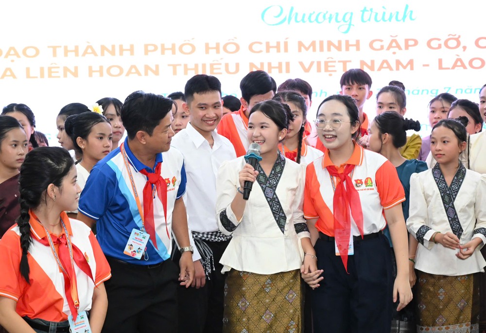 Thiếu nhi 3 nước Việt Nam, Lào, Campuchia giao lưu trong buổi gặp gỡ. Ảnh: VIỆT DŨNG IMG_1428.jpeg