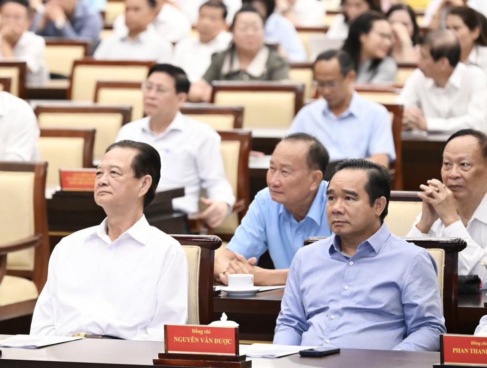 Nguyên Thủ tướng Nguyễn Tấn Dũng và Chủ tịch UBND TPHCM Nguyễn Văn Được dự hội nghị. Ảnh: VIỆT DŨNG DVD_3980.jpg