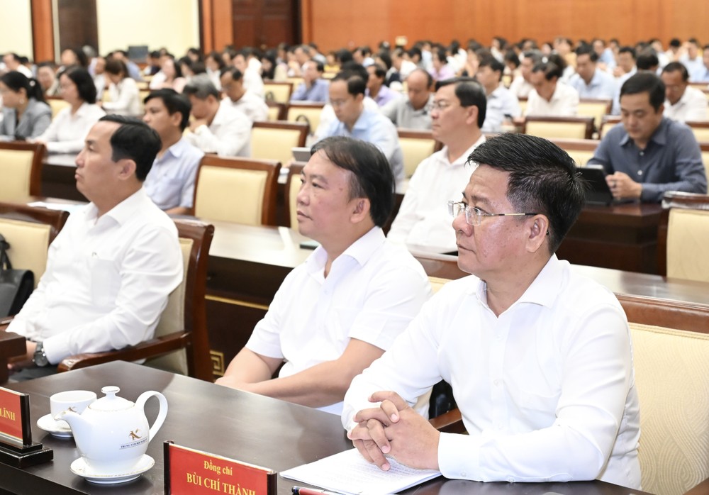 Đại biểu dự hội nghị tại điểm cầu Hội trường TPHCM DVD_3994.jpg