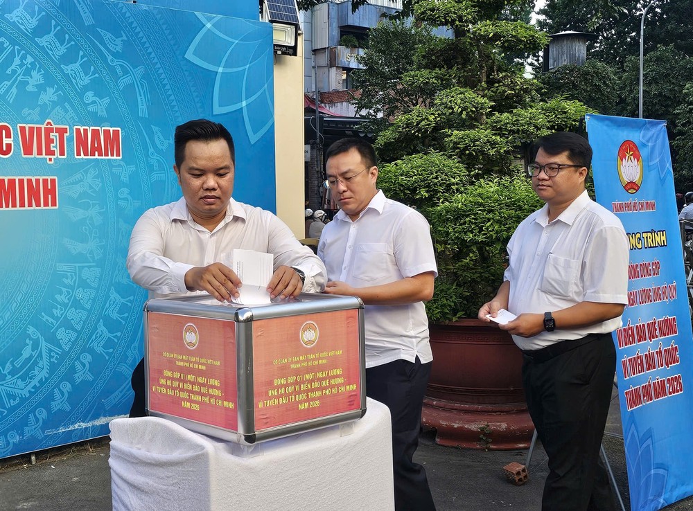 Cán bộ, công chức cơ quan Ủy ban MTTQ Việt Nam TPHCM ủng hộ Quỹ “Vì biển đảo quê hương - Vì tuyến đầu Tổ quốc” TPHCM năm 2026, sáng 3-8 Hinh 4.jpg
