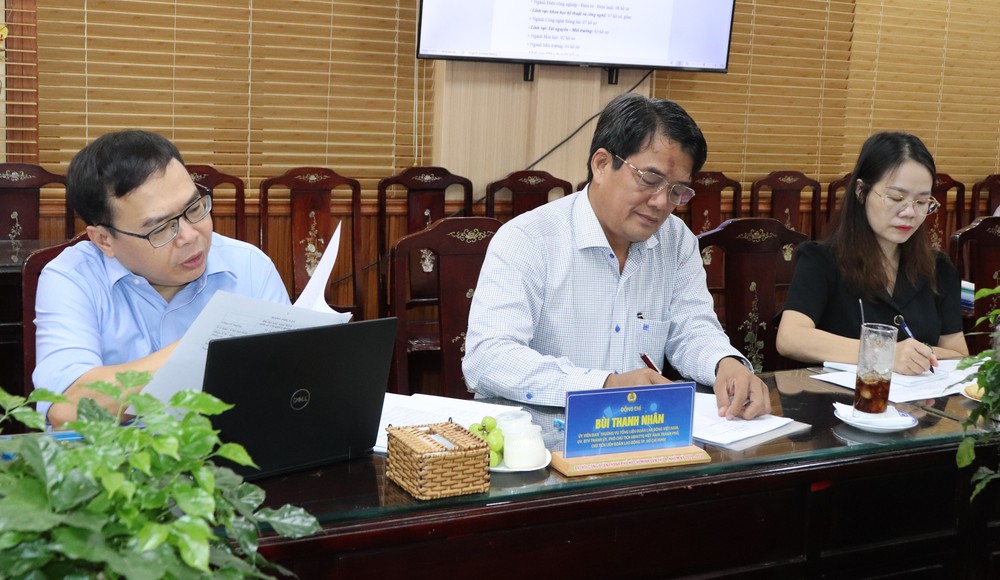 Hội đồng xét duyệt Giải thưởng Tôn Đức Thắng lần thứ 26 xem xét các hồ sơ IMG_1827.JPG