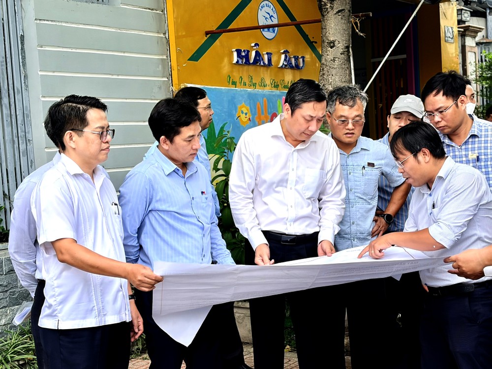 Đồng chí Nguyễn Công Danh, Trưởng Ban Kinh tế Ngân sách HĐND TPHCM - Trưởng đoàn khảo sát làm việc với Ban Quản lý dự án 1.jpeg