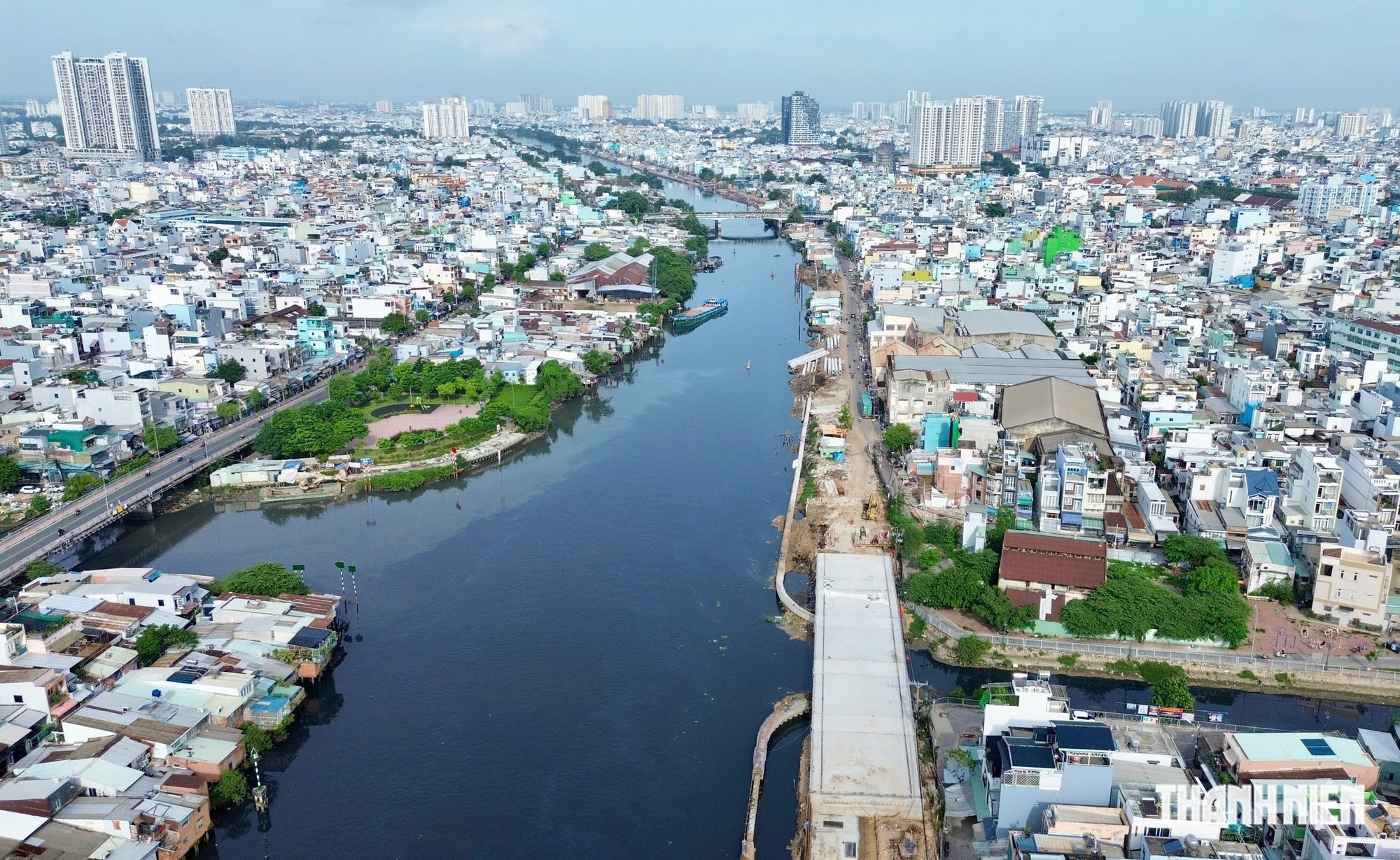 TP.HCM 'đại phẫu' nhà ven kênh - Ảnh 2.
