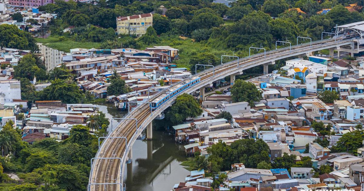 TP.HCM 'đại phẫu' nhà ven kênh