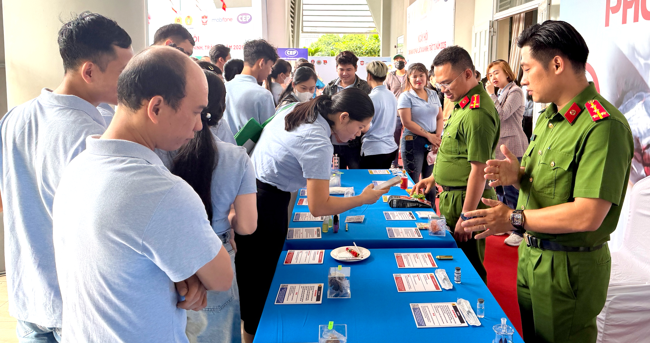 Hơn 1.000 công nhân ở TP.HCM được trang bị kỹ năng nhận diện cạm bẫy ma túy, lừa đảo - Ảnh 5.