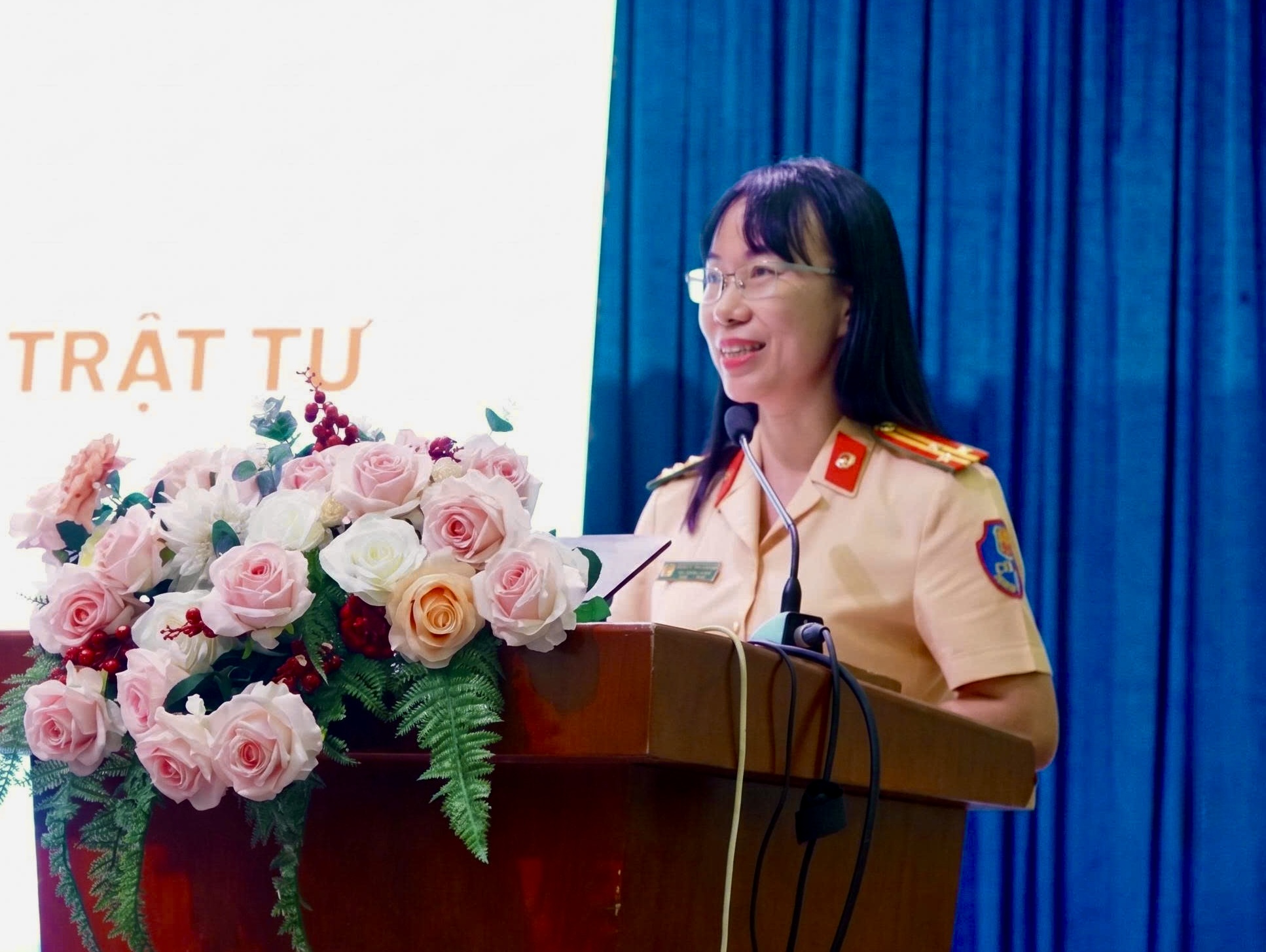 Hơn 1.000 công nhân ở TP.HCM được trang bị kỹ năng nhận diện cạm bẫy ma túy, lừa đảo - Ảnh 2.
