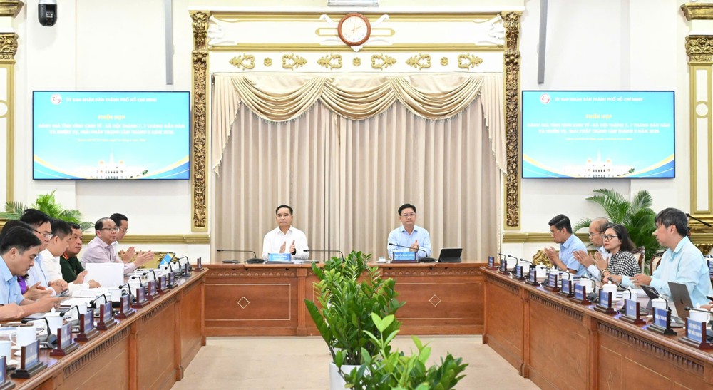 Phiên họp đánh giá tình hình kinh tế - xã hội tháng 7, 7 tháng đầu năm và nhiệm vụ trọng tâm tháng 8-2026. Ảnh: VIỆT DŨNG