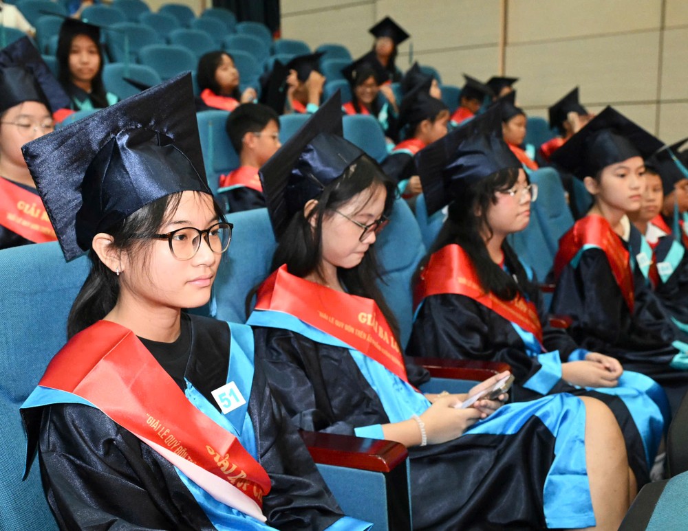 Học sinh tham dự Lễ phát thưởng Giải Lê Quý Đôn. Ảnh: Việt Dũng