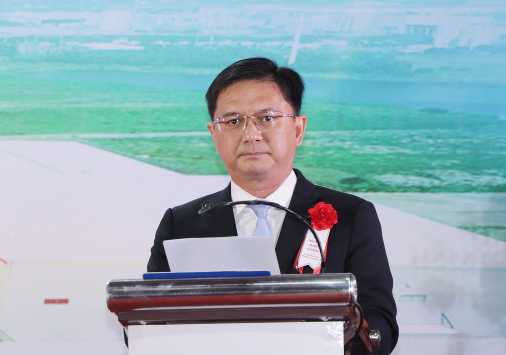 Đồng chí Nguyễn Mạnh Cường, Phó Chủ tịch UBND TPHCM phát biểu tại buổi lễ. Ảnh: QUANG VŨ nha may silicon 2.JPG