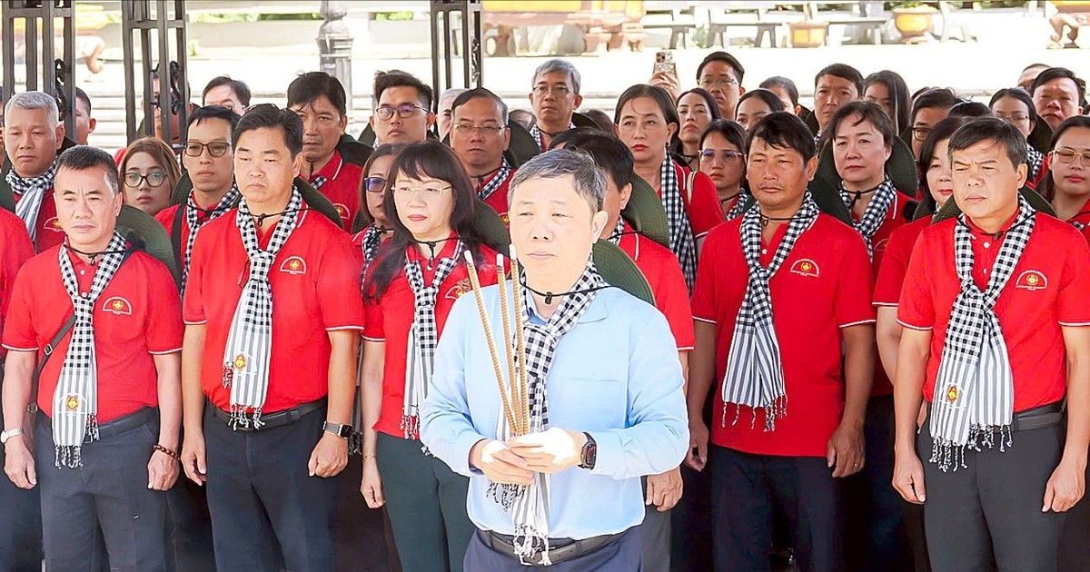 Chương trình về nguồn “Hành trình tri ân - Về miền đất lửa”: Để mỗi trang viết thêm góc nhìn sâu sắc, nhân văn