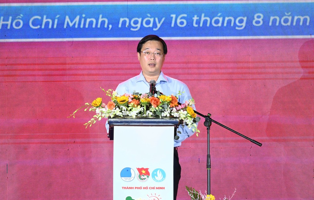Phó Bí thư Thường trực Thành ủy TPHCM Lê Quốc Phong phát biểu. Ảnh: VIỆT DŨNG 1786884620318_414535983303502753_414535983303502753_c2033359621a9136d592d7b88b04e829.jpg