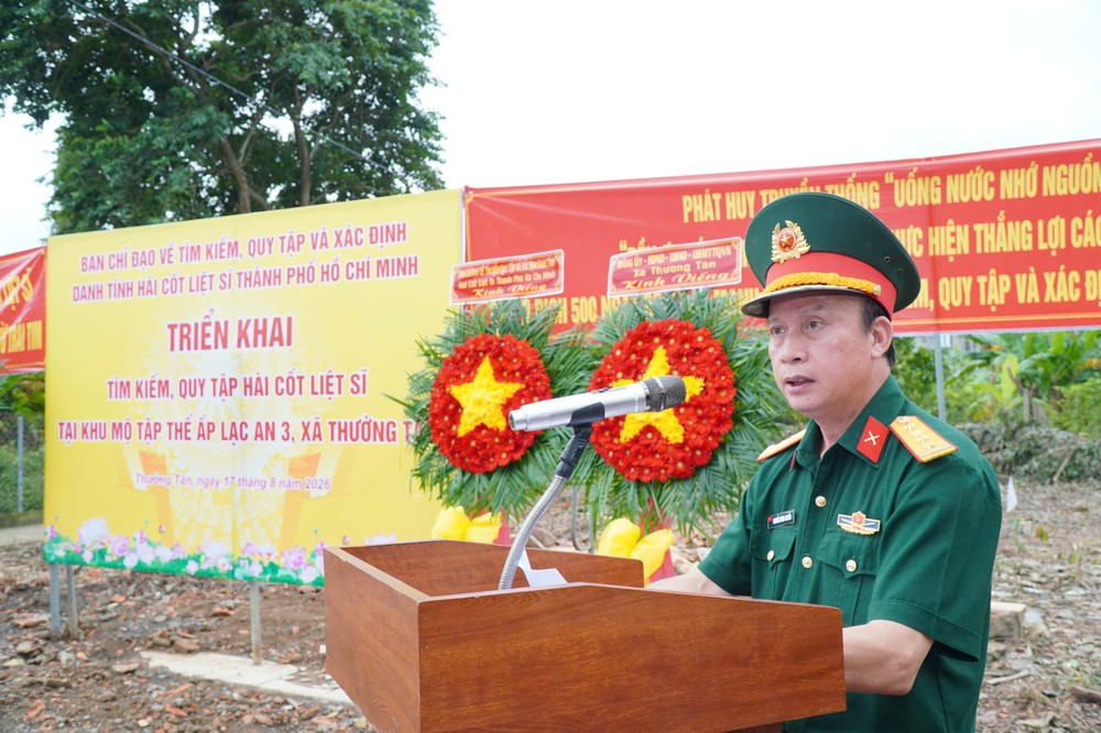 Đại tá Nguyễn Đình Chuẩn phát biểu giao nhiệm vụ cho các lực lượng 1000149420.jpg