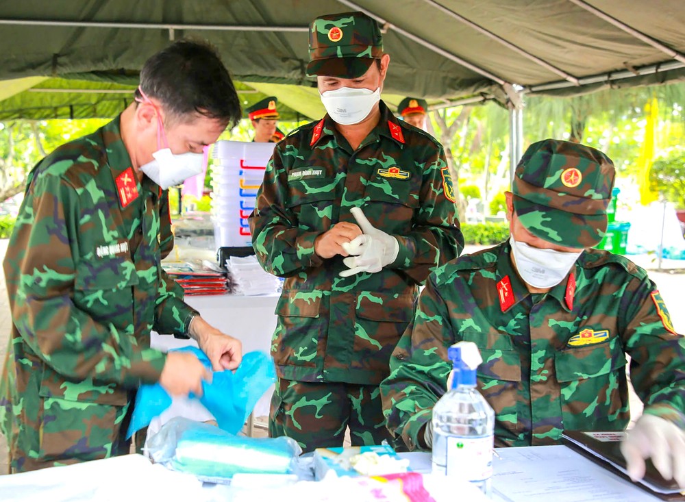 Công tác lấy mẫu sinh phẩm hài cốt liệt sĩ tại Nghĩa trang Liệt sĩ Thành phố 4.jpg