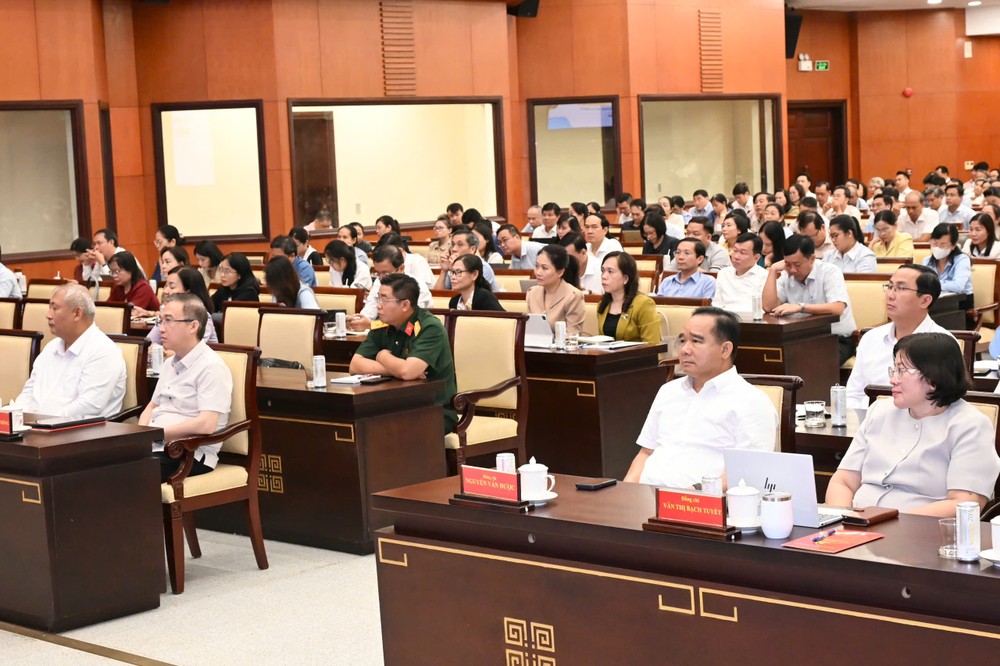 Lãnh đạo TPHCM cùng các đại biểu dự hội nghị tập huấn công tác bảo vệ bí mật Nhà nước năm 2026. Ảnh: VIỆT DŨNG 2aoboqsjrxbkgmlrcrqvrpnbfl8iwcwbiwjb0rhu9.jpg