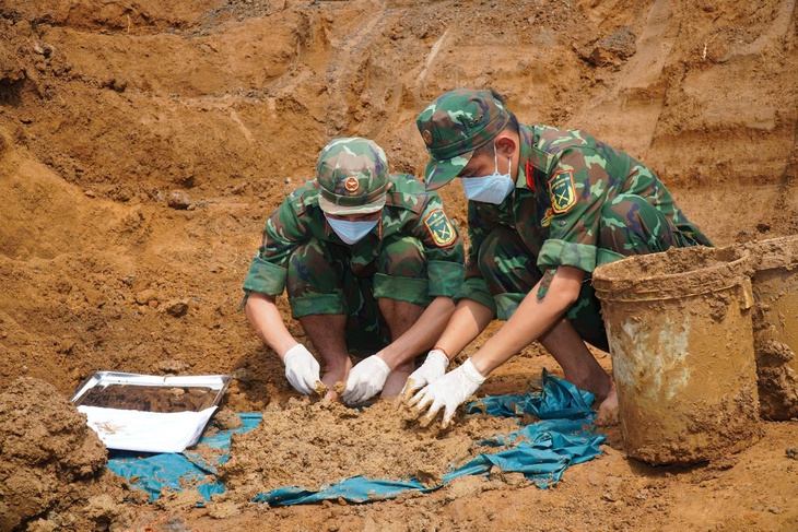TP.HCM tìm thấy 3 hài cốt liệt sĩ trong phần mộ tập thể tại giếng nước cũ - Ảnh 1.