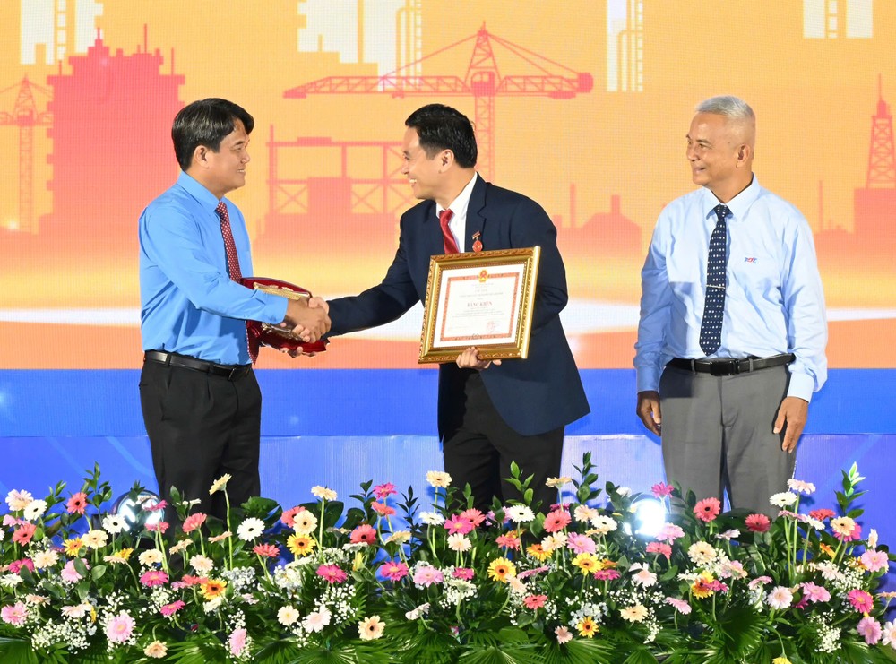 Cá nhân vinh dự nhận Giải thưởng Tôn Đức Thắng. Ảnh: VIỆT DŨNG Anh 10.jpg