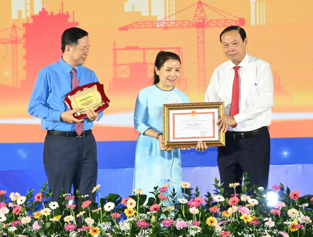 Cá nhân được trao Giải thưởng Tôn Đức Thắng. Ảnh: VIỆT DŨNG Anh 4.jpg