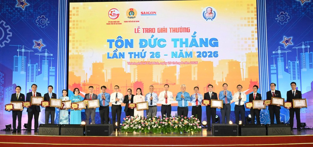 Cá nhân vinh dự nhận Giải thưởng Tôn Đức Thắng. Ảnh: VIỆT DŨNG Anh 9.jpg