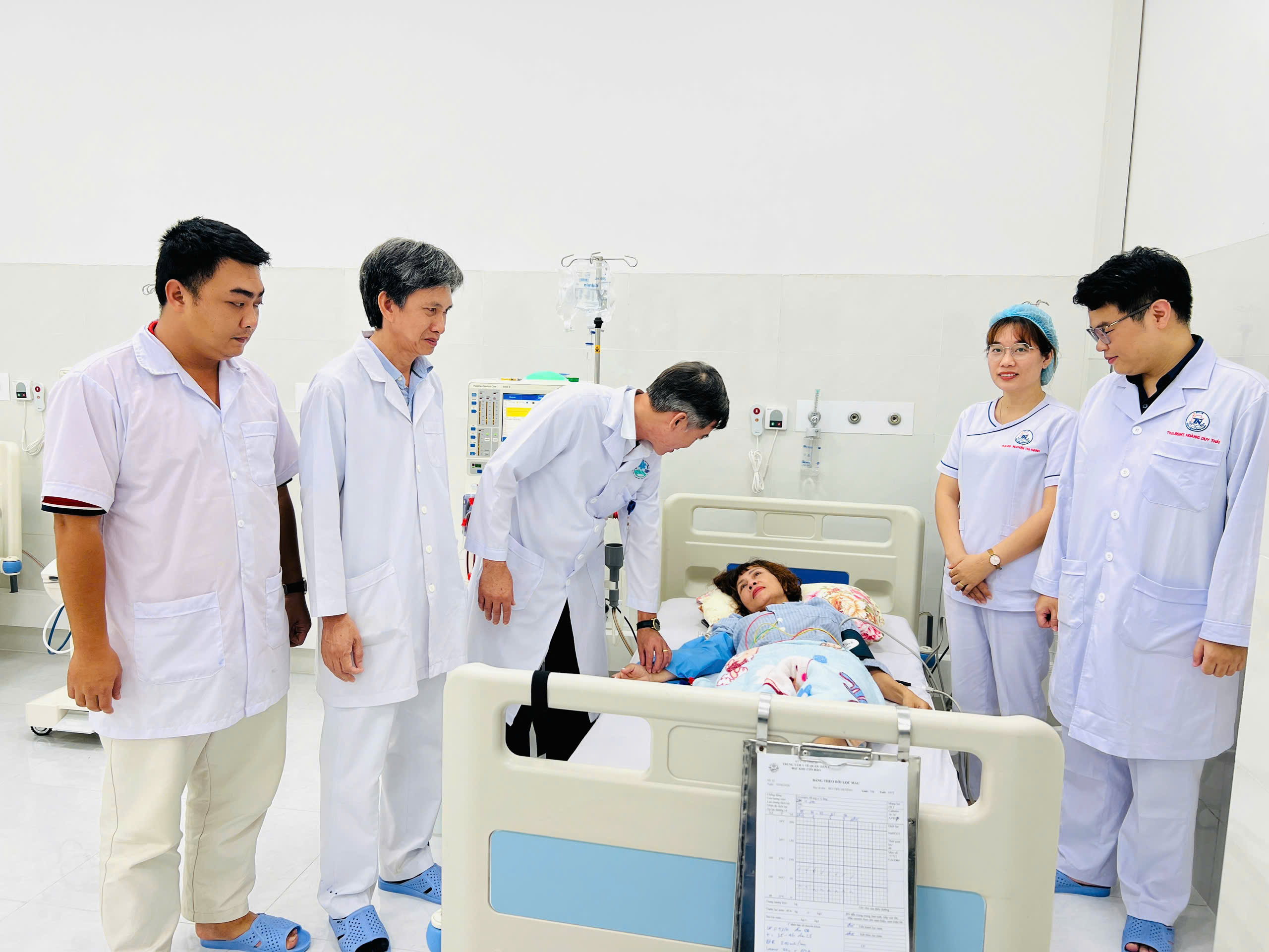 Y tế TP.HCM đổi mới cấu trúc hệ thống y tế hướng tới người dân năm 2026 - Ảnh 7.