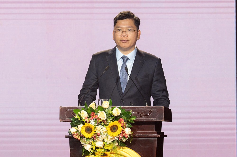 Đồng chí Hoàng Nguyên Dinh phát biểu tại buổi lễ. 1787293956315_7138200000116566265_7138200000116566265_c3a7cf38a1fd242eb883ab4aaceed9b9.jpg