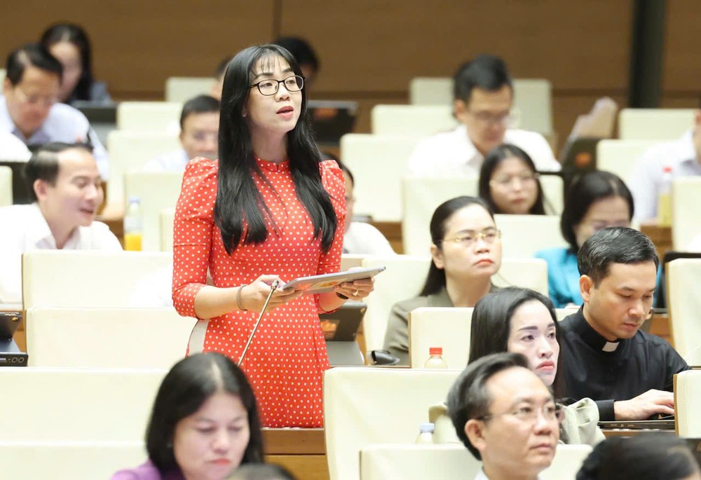 ĐB Trịnh Thị Tú Anh (Lâm Đồng), Ủy viên Ủy ban Khoa học, Công nghệ và Môi trường của Quốc hội khóa XVI. Ảnh: QUANG PHÚC. 1.jpg