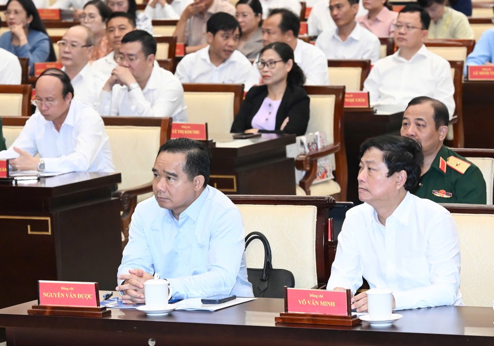 Chủ tịch UBND TPHCM Nguyễn Văn Được và Chủ tịch HĐND TPHCM Võ Văn Minh dự hội nghị. Ảnh: VIỆT DŨNG 2aoboqu8z97vdf5wpu0pwzvholoansprqp9sfkz214.jpg