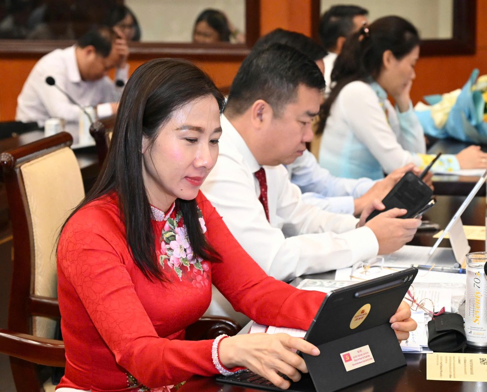 Các đại biểu dự kỳ họp. Ảnh: VIỆT DŨNG 1787808074974_5842312963394305847_5842312963394305847_f9debf3c51ae08363215b657a5a9a688.jpg
