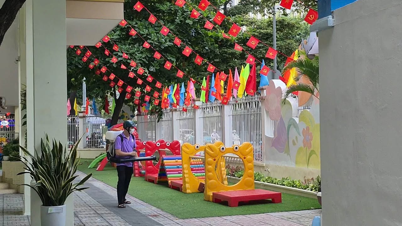 Trường học TP.HCM tất bật