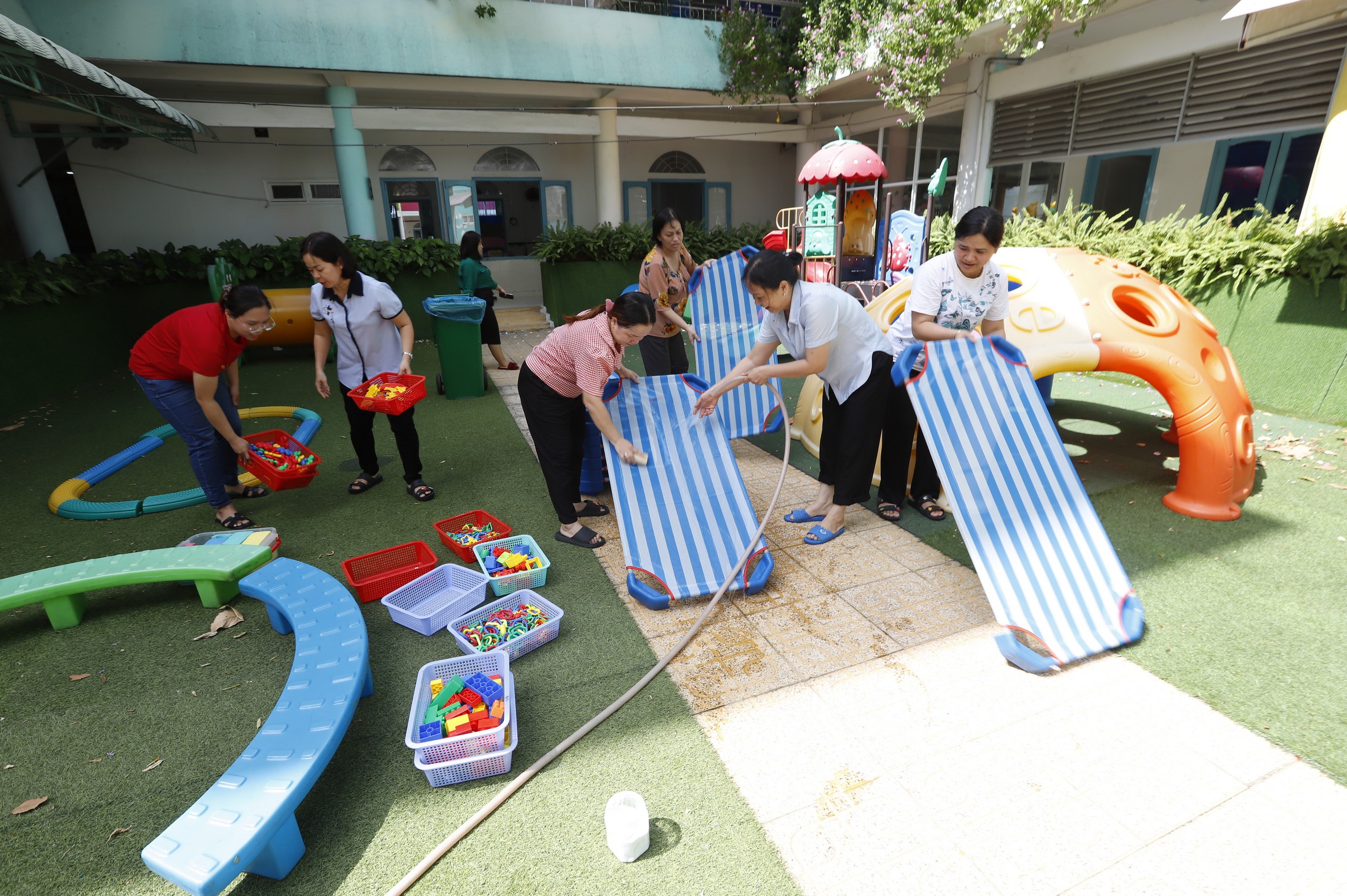 Trường học TP.HCM tất bật