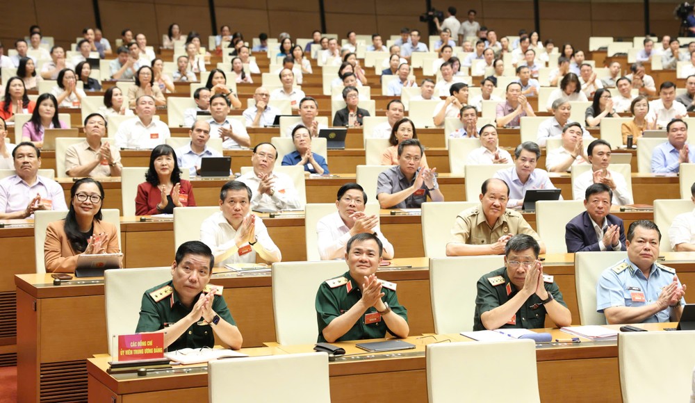 Các đại biểu dự hội nghị toàn quốc triển khai thực hiện một số nghị quyết, chỉ thị của Bộ Chính trị, Ban Bí thư. Ảnh: QUANG PHÚC t2.jpg