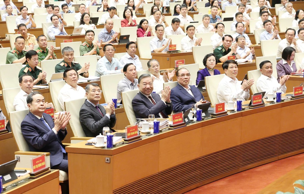 Các đồng chí lãnh đạo, nguyên lãnh Đảng, Nhà nước và các đại biểu dự Hội nghị toàn quốc triển khai thực hiện một số nghị quyết, chỉ thị của Bộ Chính trị. Ảnh: QUANG PHÚC t5.jpg