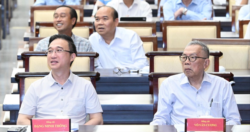 Phó Bí thư Thành ủy TPHCM Đặng Minh Thông cùng các đại biểu dự hội nghị tại điểm cầu TPHCM. Ảnh: VIỆT DŨNG dvd-8171-8637-9349.jpeg