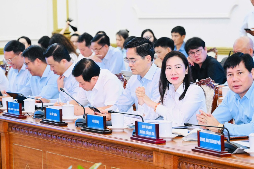 Đại biểu dự phiên họp. Ảnh: VIỆT DŨNG 1788488353152_452470331654383866_452470331654383866_3502cceb964543f000a02400db075691.jpg