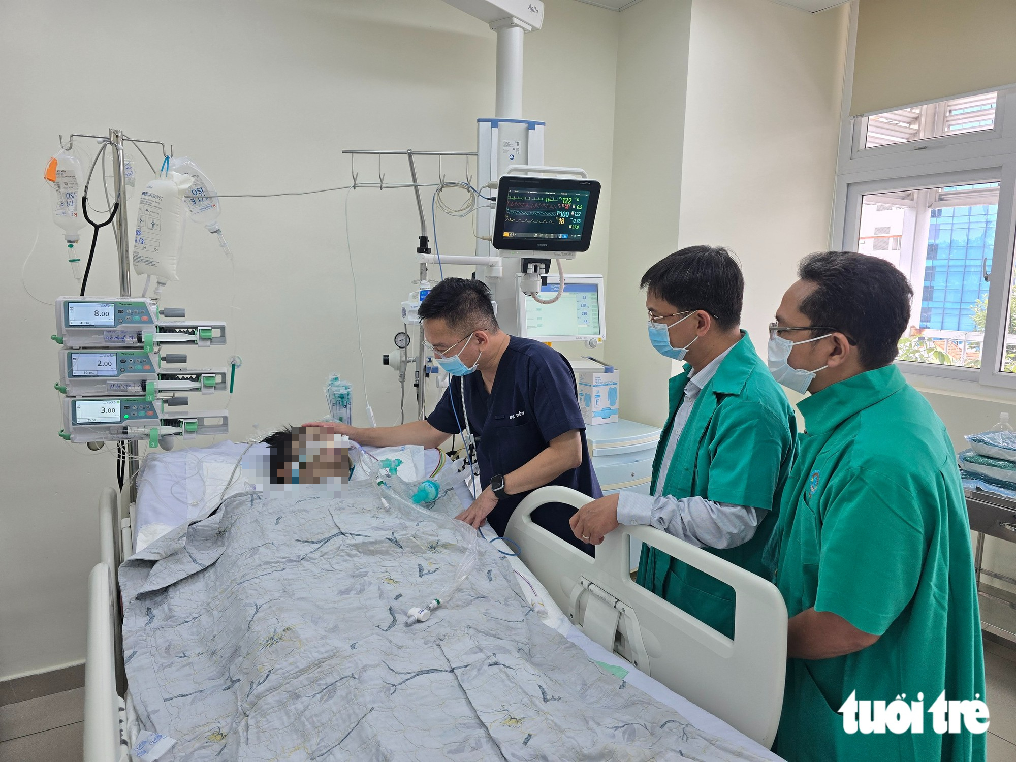 Phó chủ tịch Nguyễn Mạnh Cường thăm hỏi 5 nạn nhân vụ cháy nhà ở phường Chợ Lớn - Ảnh 5.