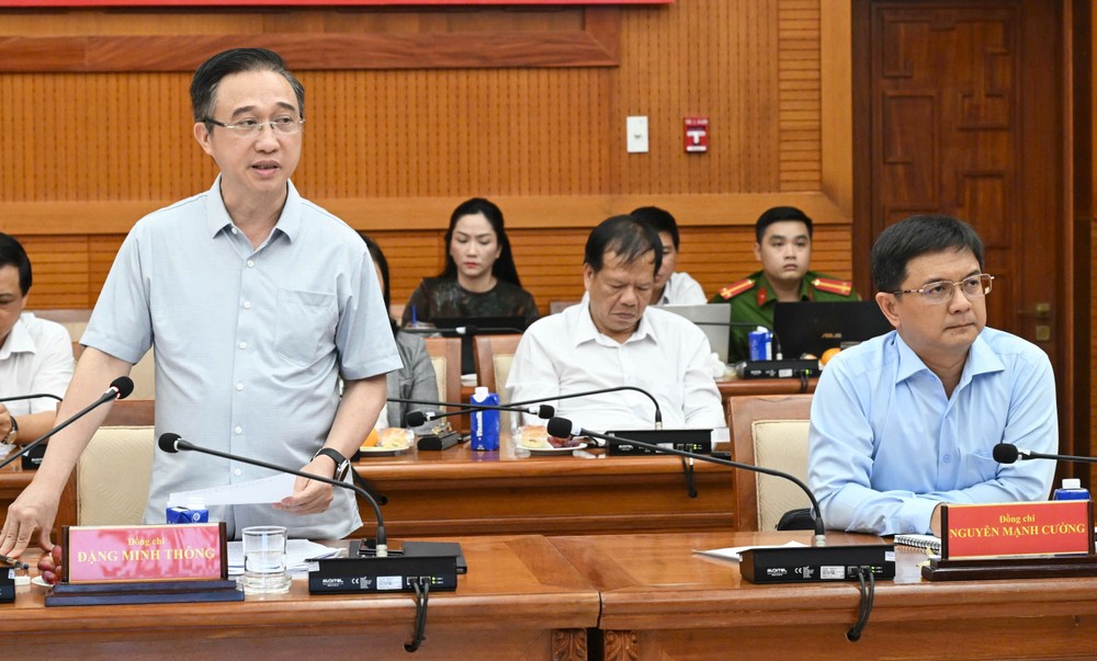 Phó Bí thư Thành ủy TPHCM Đặng Minh Thông phát biểu kết luận buổi làm việc. Ảnh: VIỆT DŨNG 1789703881254_5842312963394305847_5842312963394305847_74cadaa1e1ba1d99cbb9a70f513b4c16.jpg
