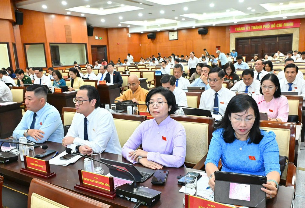 Đại biểu dự kỳ họp. Ảnh: VIỆT DŨNG 1789955611457_5842312963394305847_g4950761968878799511_74173fcf30d5eaa050fd4aa8b36c6642.jpg