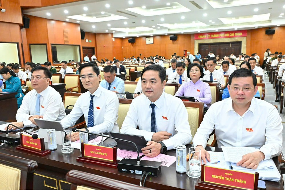 Đại biểu dự kỳ họp. Ảnh: VIỆT DŨNG 1789955611486_5842312963394305847_g4950761968878799511_f57eb9af0d7bf9e03c5e436c40fa8a12.jpg
