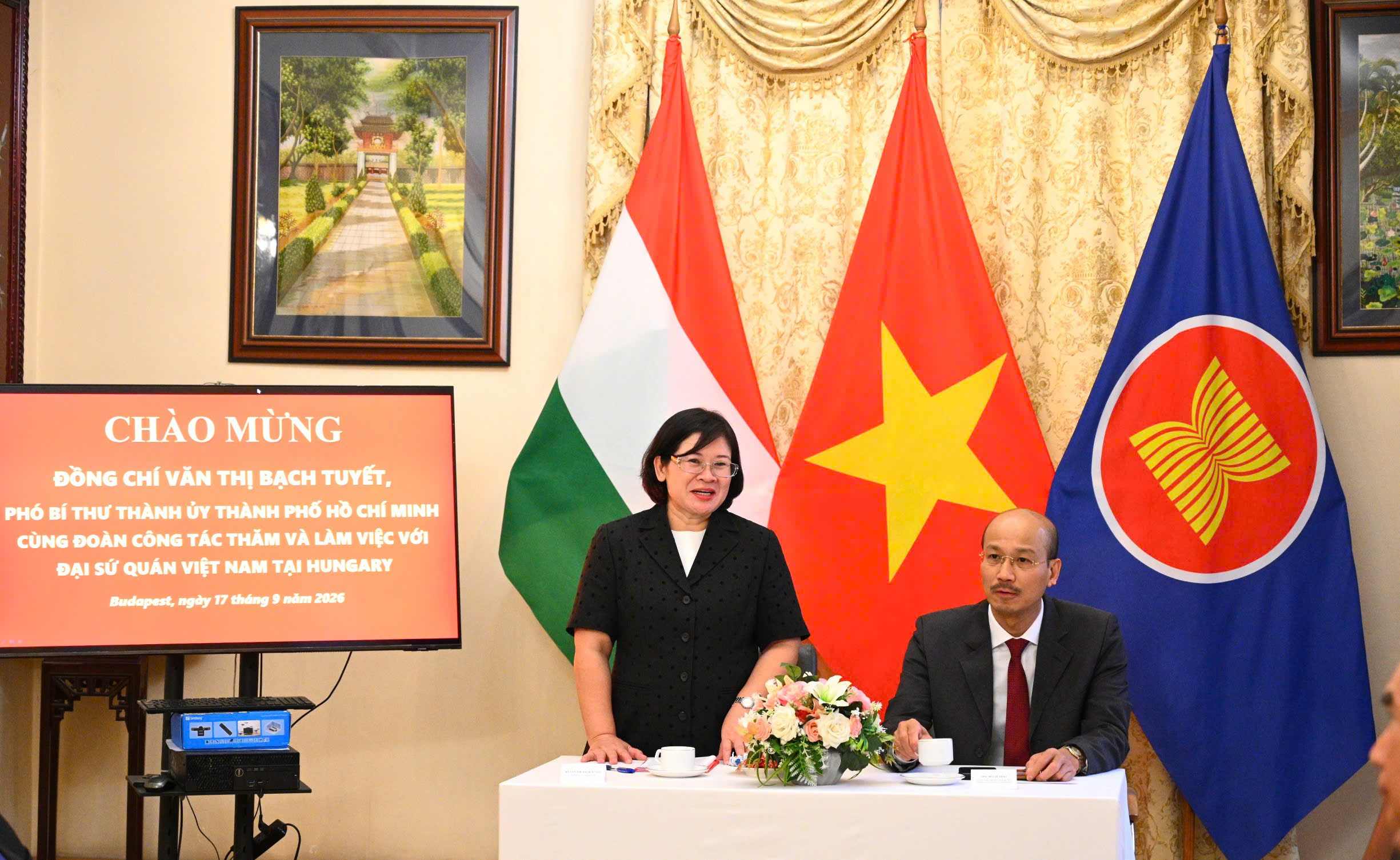 Phó bí thư Thành ủy TP.HCM Văn Thị Bạch Tuyết thăm, làm việc tại Pháp và Hungary - Ảnh 6.