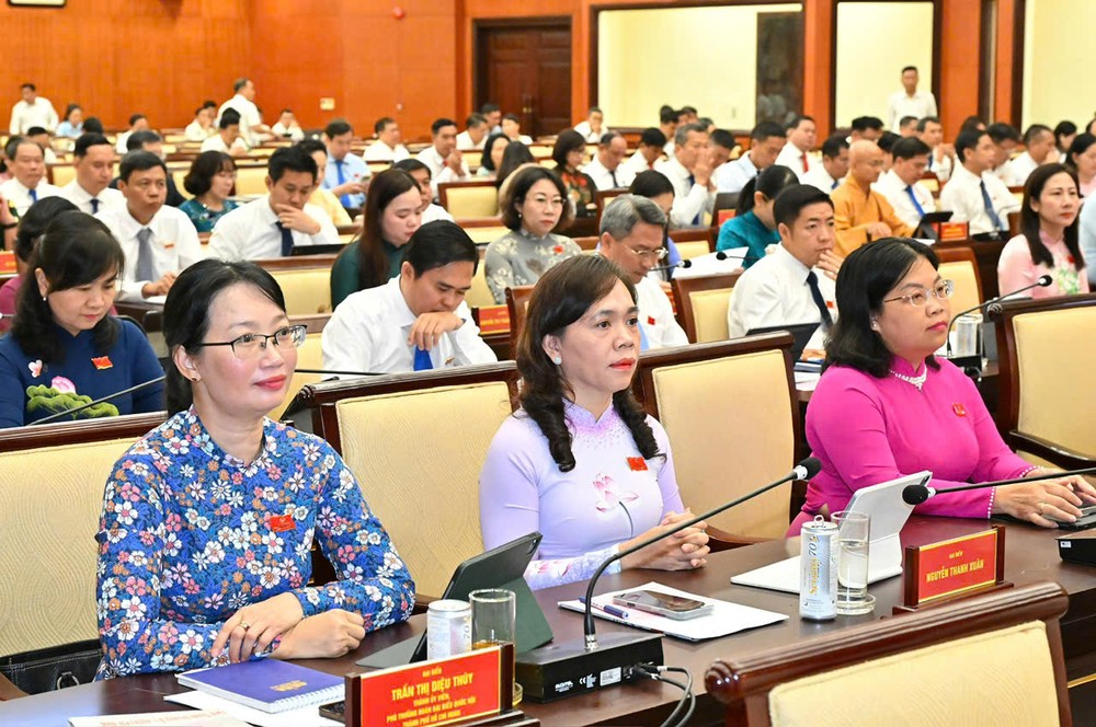 Đại biểu dự kỳ họp. Ảnh: VIỆT DŨNG 1789953191319_5842312963394305847_g4950761968878799511_0926d8d08b862f0cfeee931ce2948230.jpg