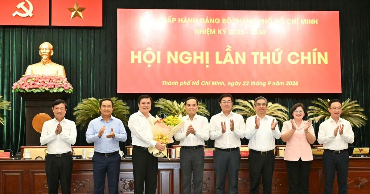 Ban Chấp hành Đảng bộ TPHCM chúc mừng tân Phó Bí thư Thành ủy TPHCM Nguyễn Sinh Nhật Tân