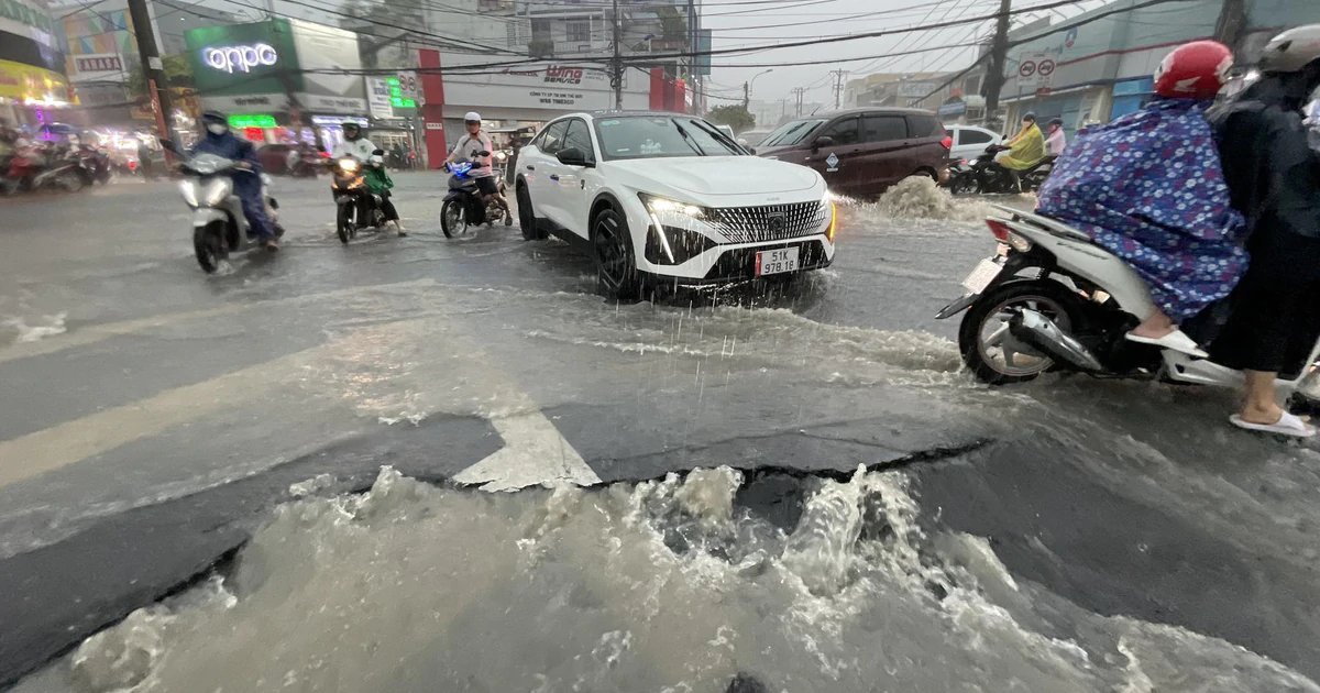 Chiều nay nếu mưa lớn, người dân TP.HCM cần lưu ý những đoạn đường dễ ngập nước nào?