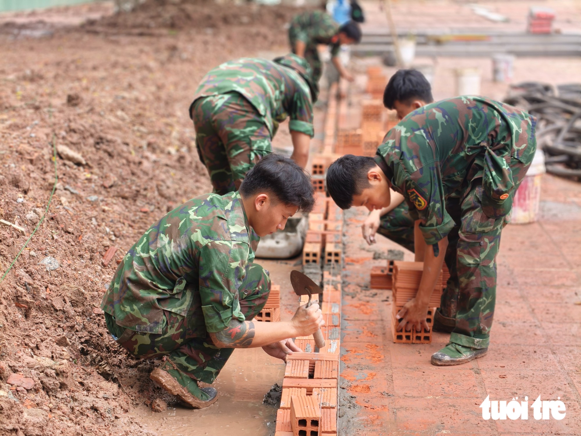 Khẩn trương chuẩn bị lễ truy điệu, an táng hài cốt liệt sĩ ở công viên Lê Thị Riêng - Ảnh 1.