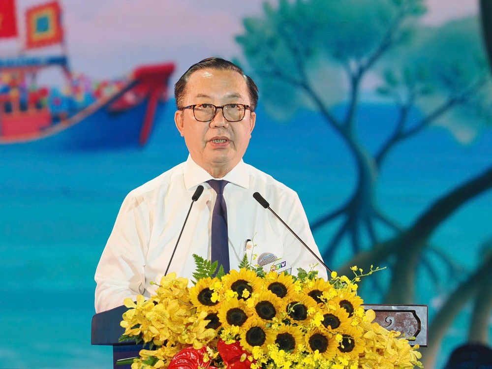 Giám đốc Sở Văn hóa và Thể thao TPHCM Trần Thế Thuận phát biểu khai mạc. Ảnh: HOÀNG HÙNG Giám đốc Sở Văn hóa và Thể thao TPHCM Trần Thế Thuận phát biểu khai mạc. Ảnh: HOÀNG HÙNG