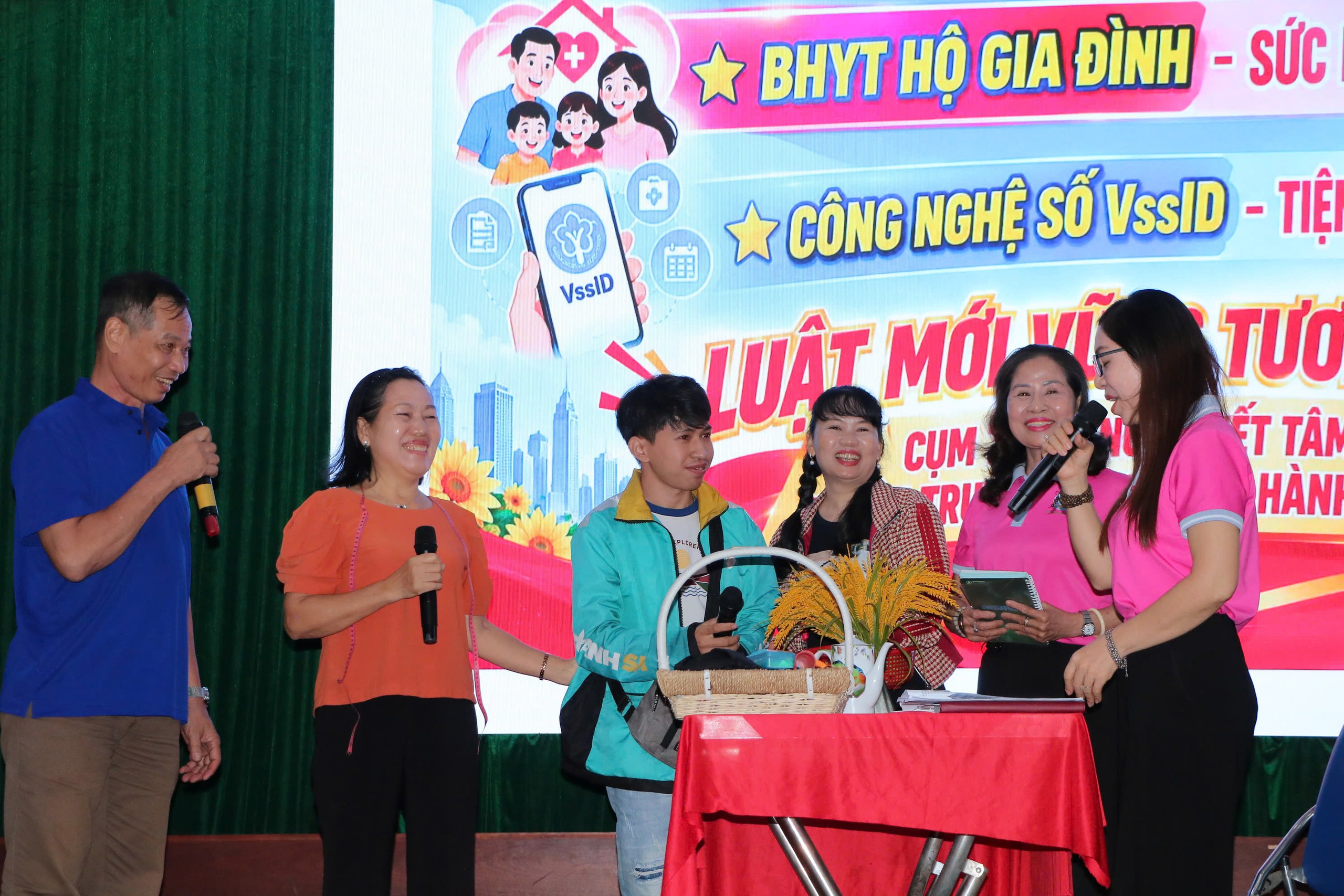 8 đội tranh tài tại hội thi tuyên truyền chính sách BHXH, BHYT ở TP.HCM - Ảnh 1.